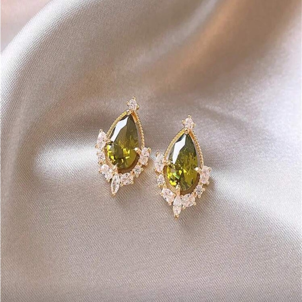BRAND NEW ⭐️Elegant Olive Green Classic French Earrings Vintage High-End Elegant